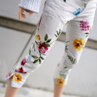 Bottom &ndash; Capri Pants (Floral)