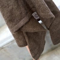 Top – Irregular Hem Sweater (Oak Brown)